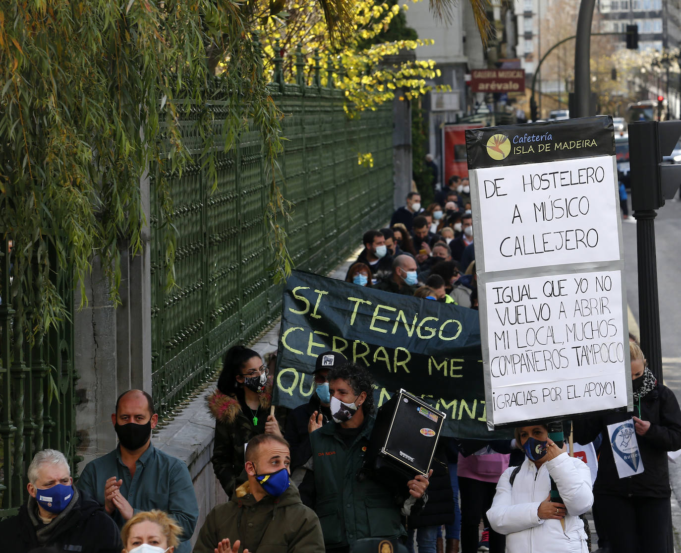 Más de doscientos empresarios de toda la región exigen ante la Junta la «reapertura viable» de los locales y no «un nuevo cierre encubierto»