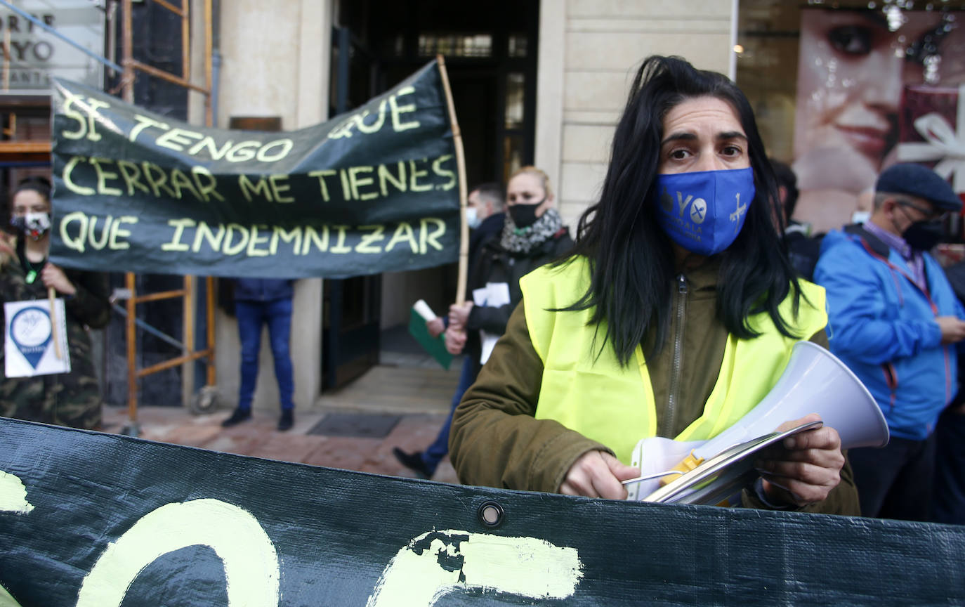 Más de doscientos empresarios de toda la región exigen ante la Junta la «reapertura viable» de los locales y no «un nuevo cierre encubierto»