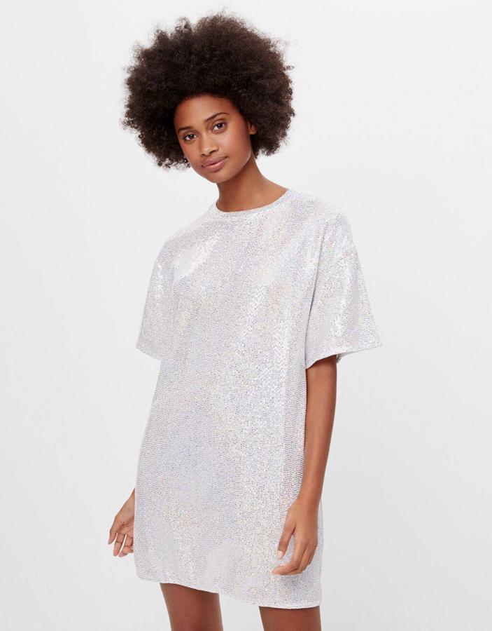 Vestido tipo camiseta de Bershka, 22,99 euros.