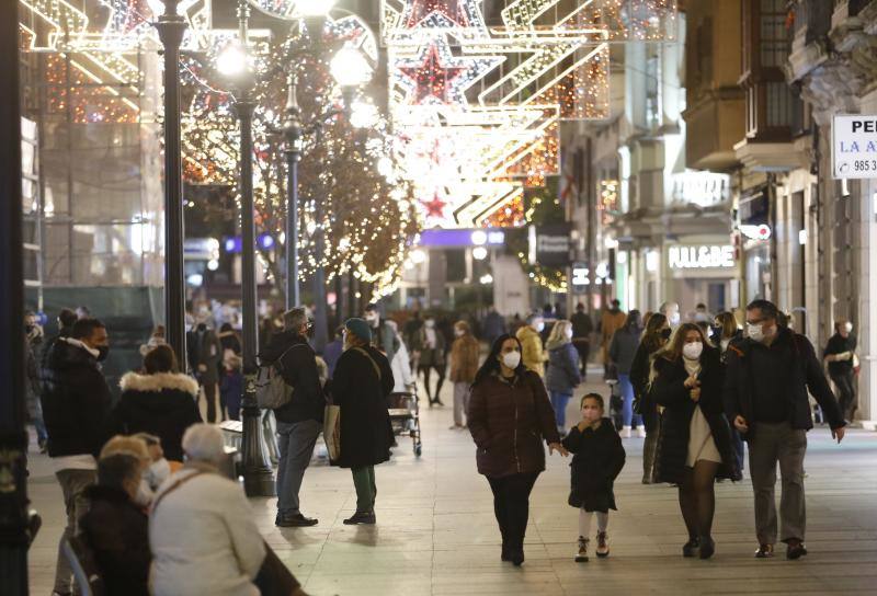 Barbón, ante las imágenes de las calles de Asturias: «Los excesos de diciembre serán la tragedia de enero»