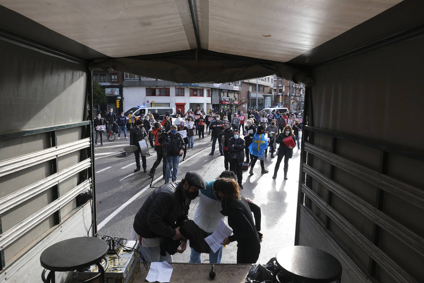 La plataforma se concentra en Gijón para reivindicar sus derechos por «un futuro digno»