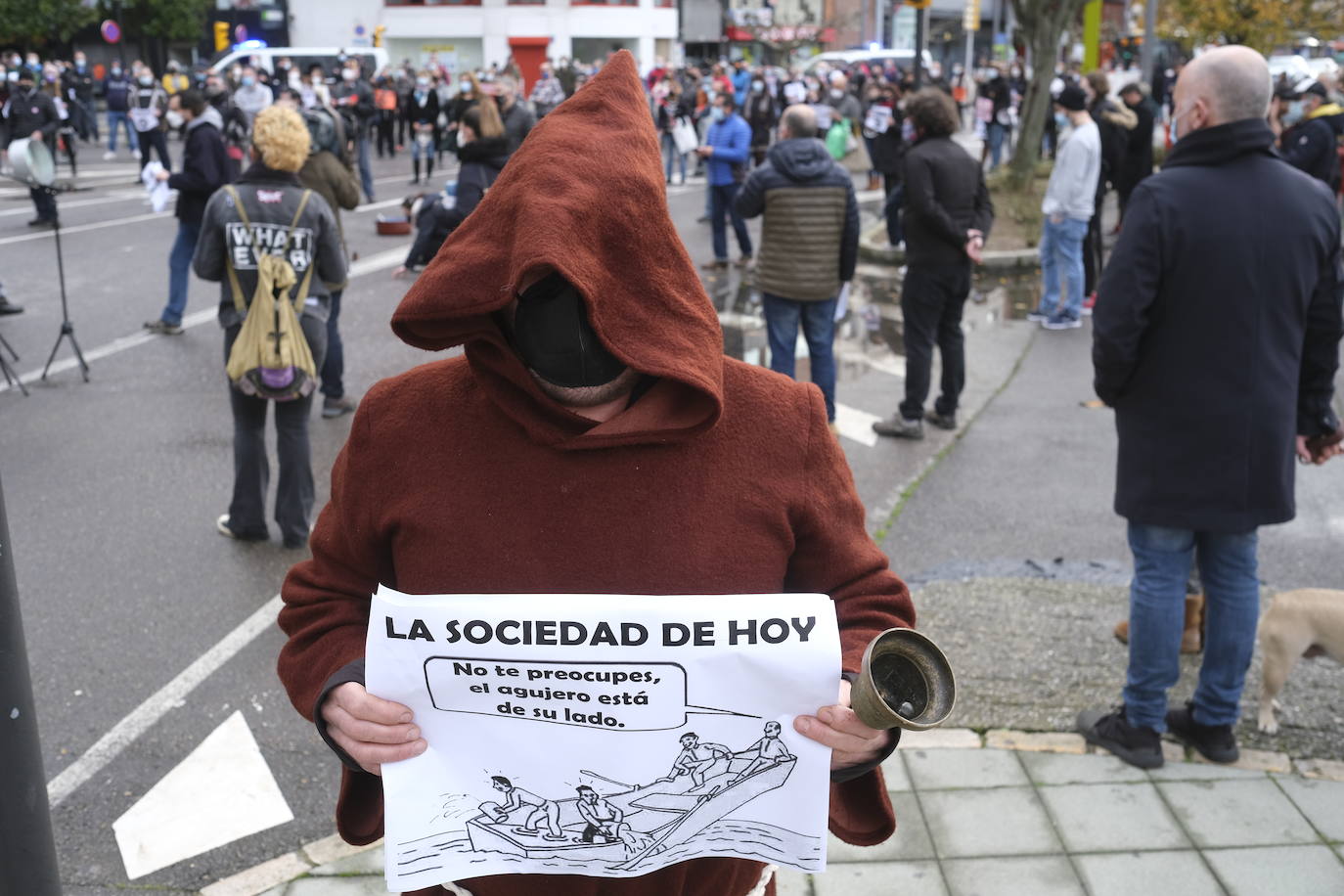 La plataforma se concentra en Gijón para reivindicar sus derechos por «un futuro digno»