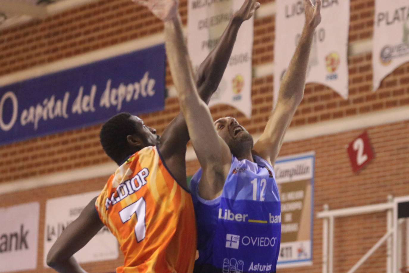 Una mejora en defensa en el último cuarto permitió a los azules despedirse de Pumarín por este 2020 con el cuarto triunfo del año