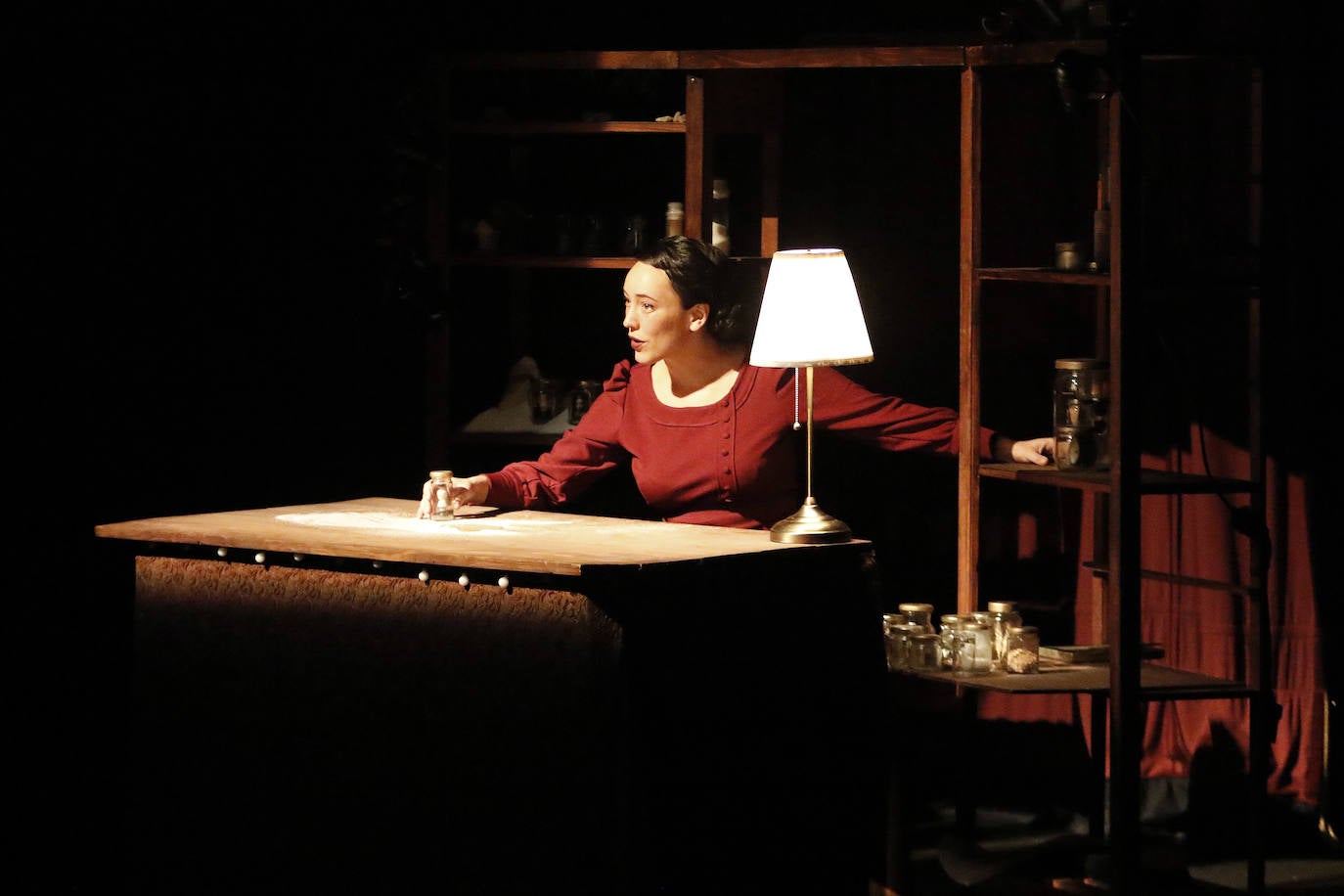 El teatro Jovellanos volvió a abrir sus puertas con la obra 'Conservando memoria'. El espectáculo tuvo un aforo limitado de cuarenta personas.