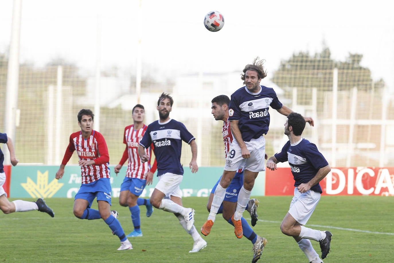 Los rojiblancos no pudieron culminar su remontada en un duelo de ritmo ascendente en el que los luanquinos golpearon primero a balón parado