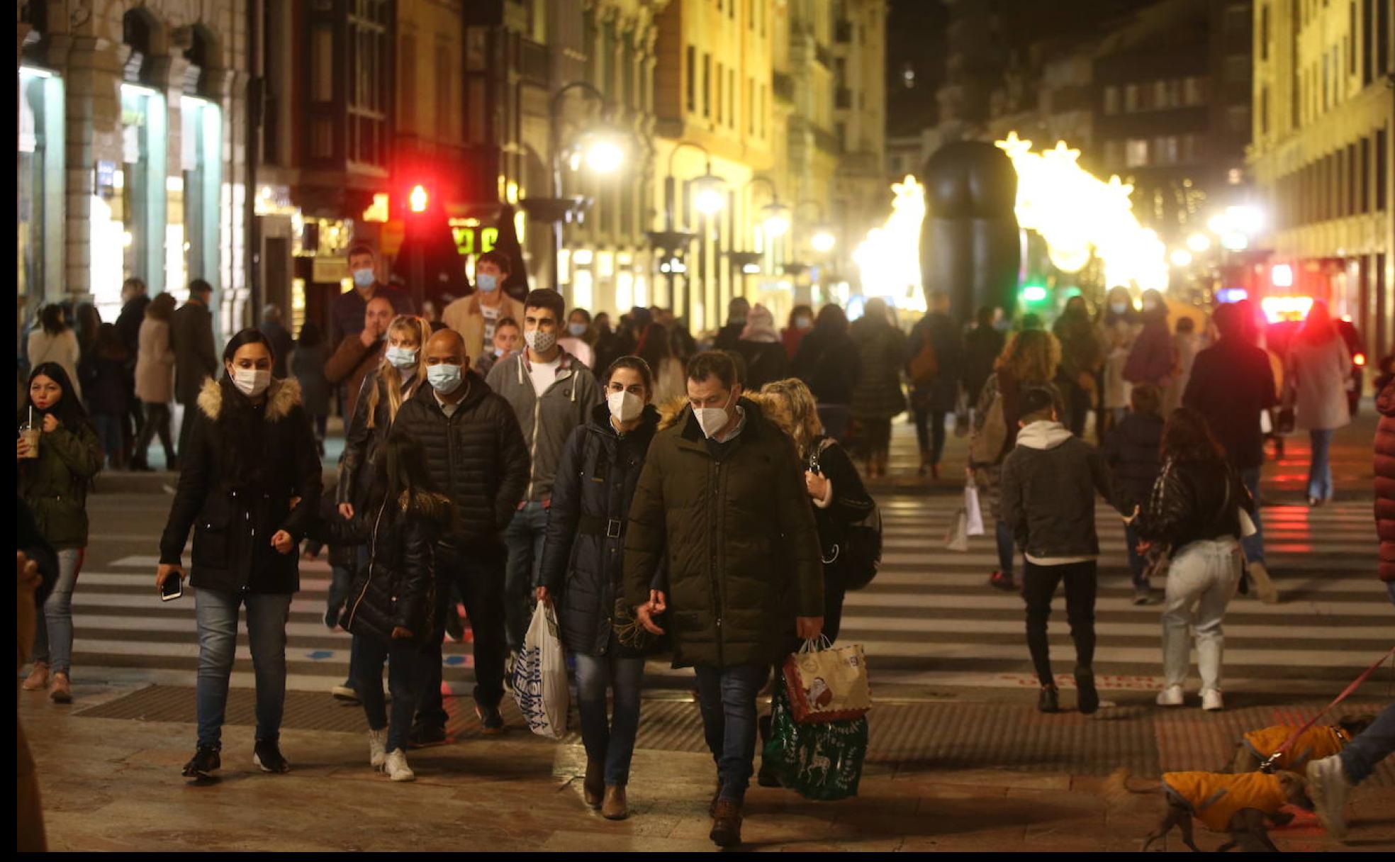 La calle Pelayo de Oviedo, atestada de gente