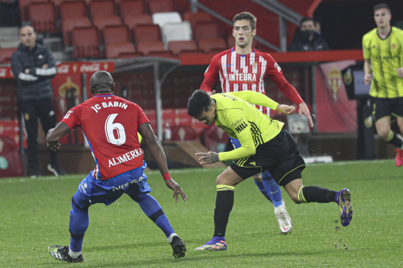 Las imágenes del partido entre el Sporting y el Zaragoza disputado este dominog en El Molinón.