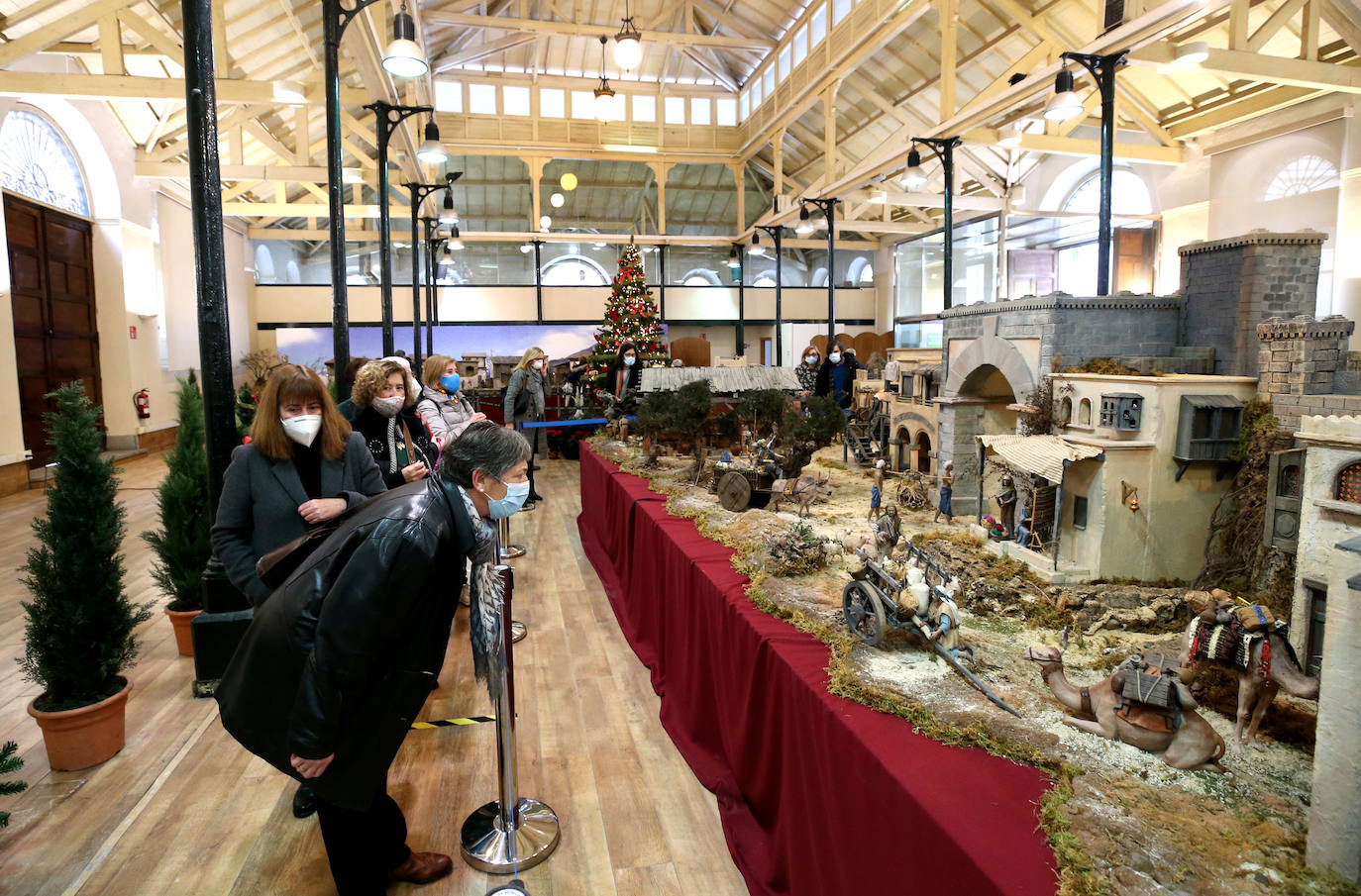 Fotos: Calles a rebosar en Gijón y Oviedo