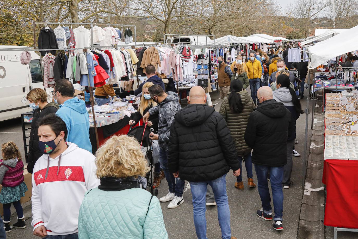 Fotos: Calles a rebosar en Gijón y Oviedo