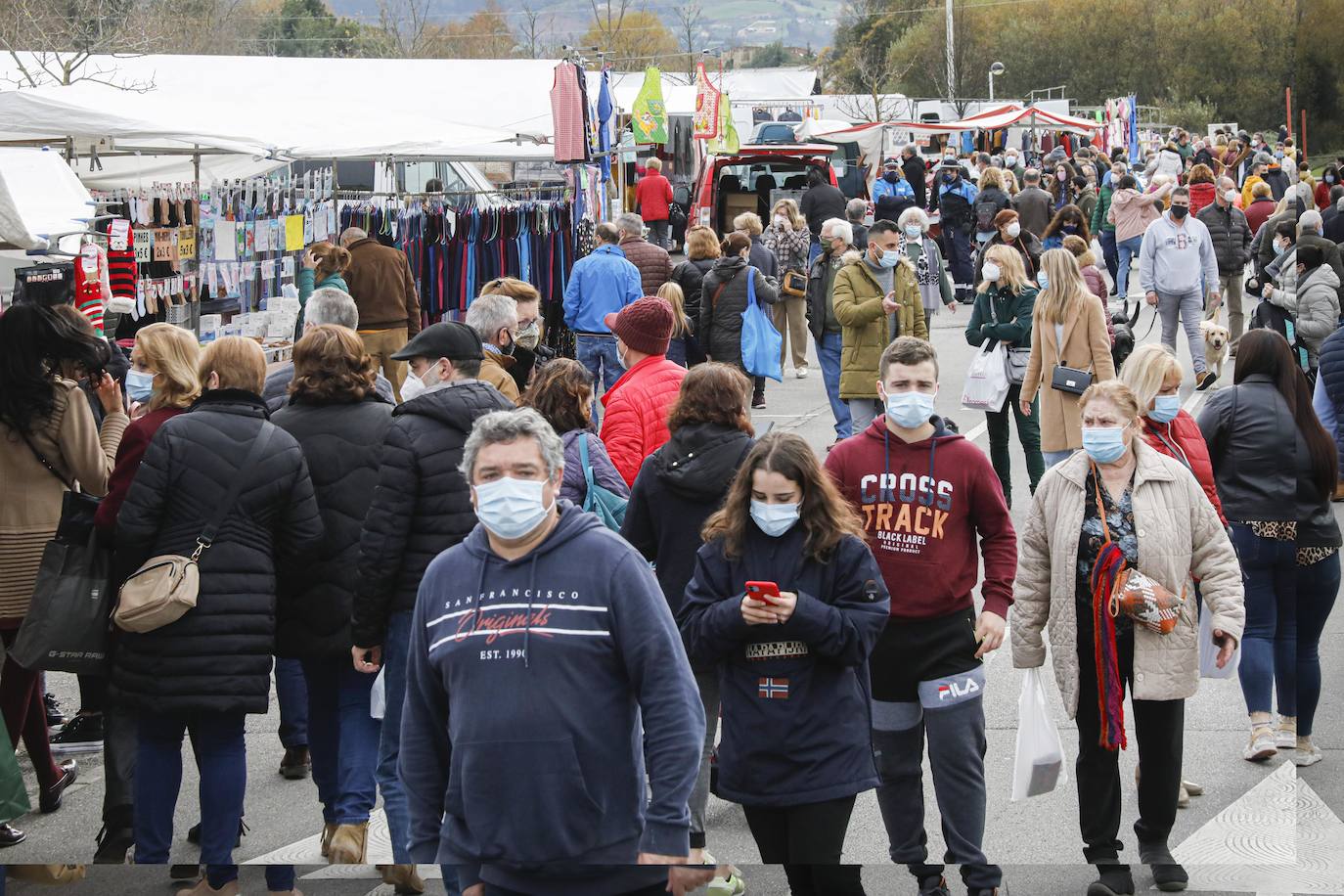 Fotos: Calles a rebosar en Gijón y Oviedo