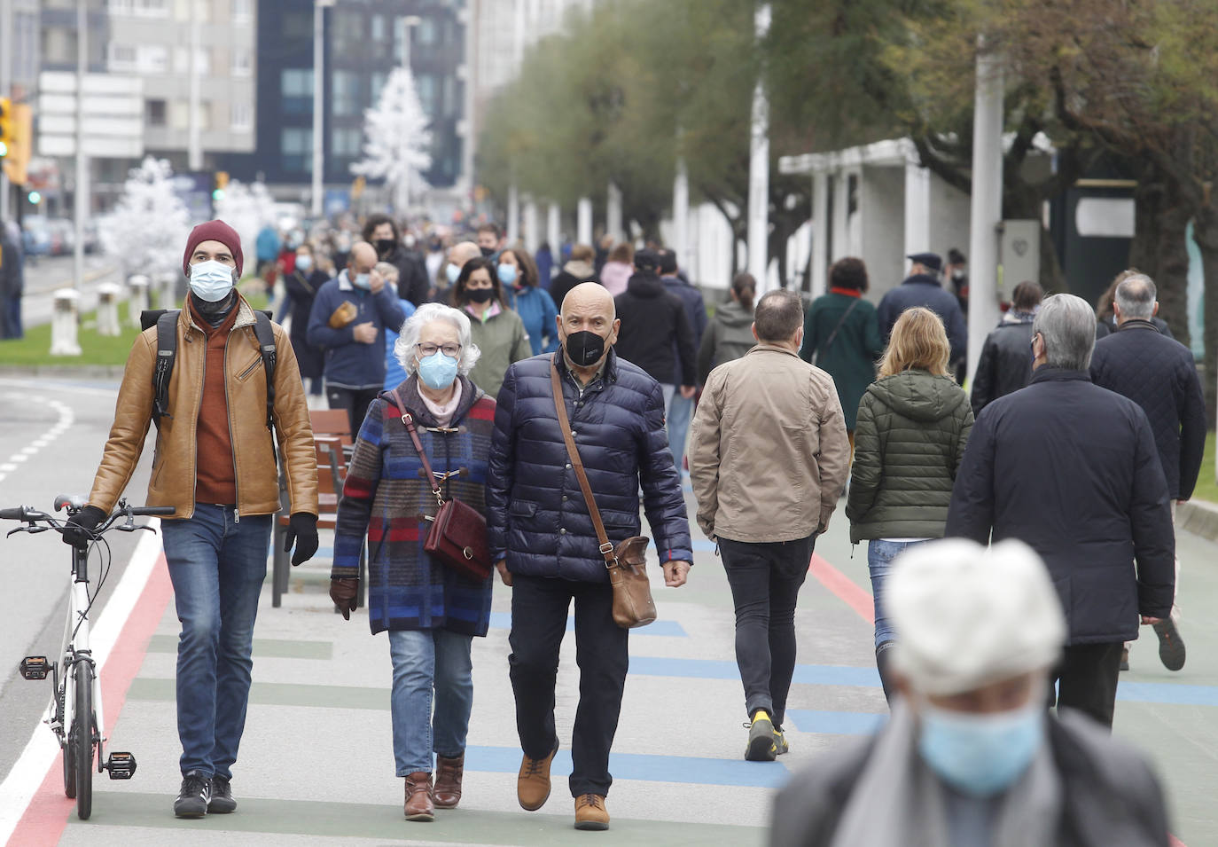 Fotos: Calles a rebosar en Gijón y Oviedo