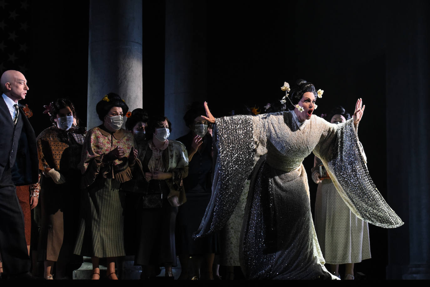 Tras dos aplazamientos, los aficionados a la ópera disfrutaron anoche en el Teatro Campoamor de Oviedo de 'Madama Butterfly' y de la interpretación de Ainhoa Arteta, que se llevó la gran ovación del público. 