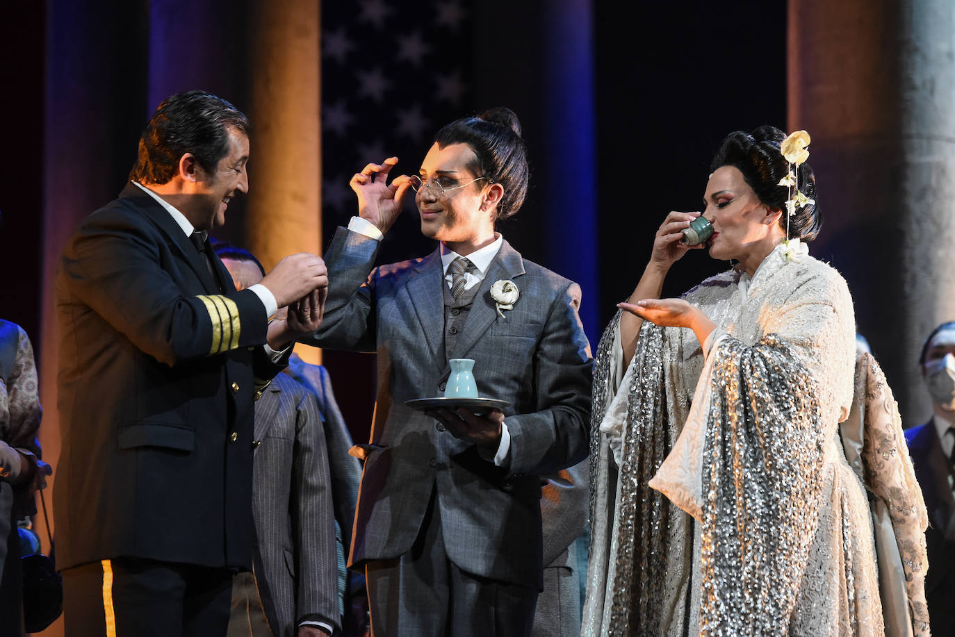 Tras dos aplazamientos, los aficionados a la ópera disfrutaron anoche en el Teatro Campoamor de Oviedo de 'Madama Butterfly' y de la interpretación de Ainhoa Arteta, que se llevó la gran ovación del público. 