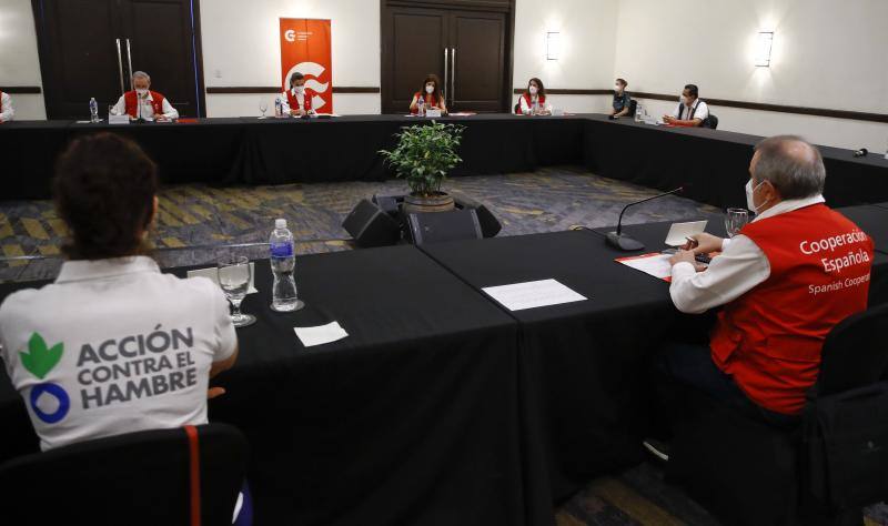 Doña Letizia ha visitado Honduras —destino elegido en 2015 para su primer viaje de cooperación con el exterior— durante dos días para entregar ayuda humanitaria española tras la devastación causada por las tormentas tropicales 'Eta' e 'Iota'. Fue la primera salida internacional que ha realizado la monarca desde que estallara la pandemia en marzo.