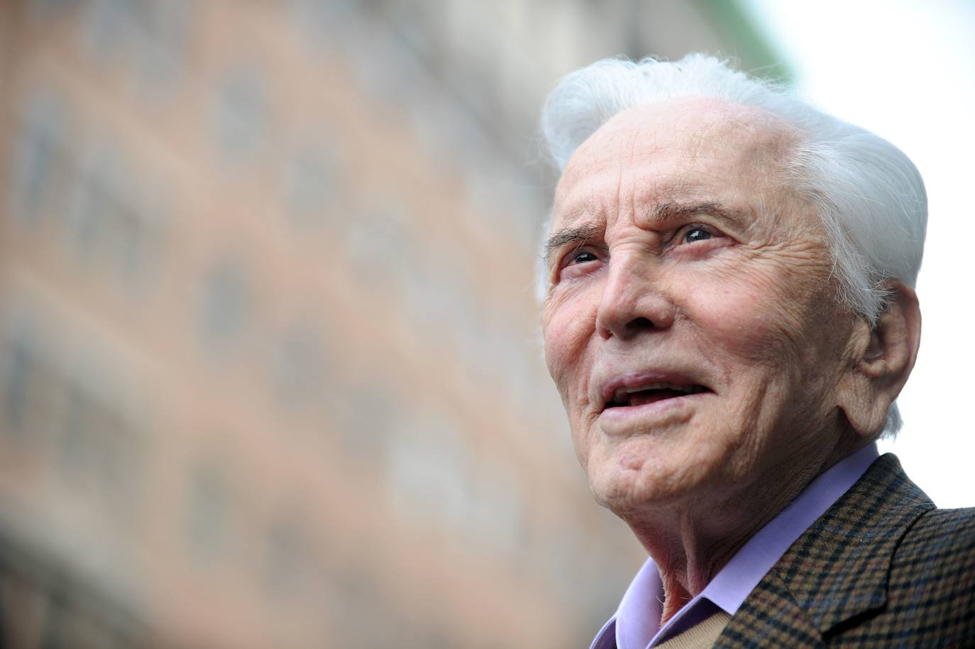 Kirk Douglas | El famoso actor, destacado también por su carácter humanitario, murió a los 103 años. Dejó tras de sí más de 90 películas con tres nominaciones a los Oscar aunque solo logró uno honorífico