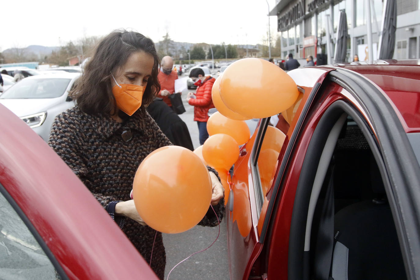 Las manifestaciones de coches recorrieron las calles de Oviedo y Gijón.