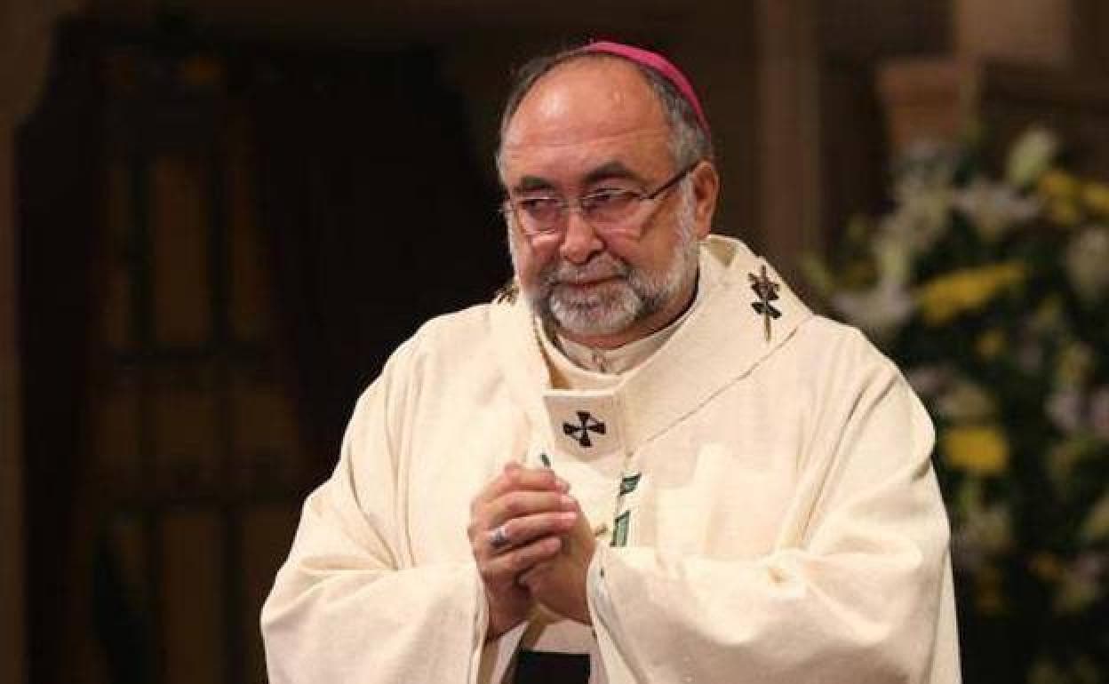 El Arzobispo de Oviedo, sobre la ley de la eutanasia: «Es jugar a ser Dios»  | El Comercio: Diario de Asturias