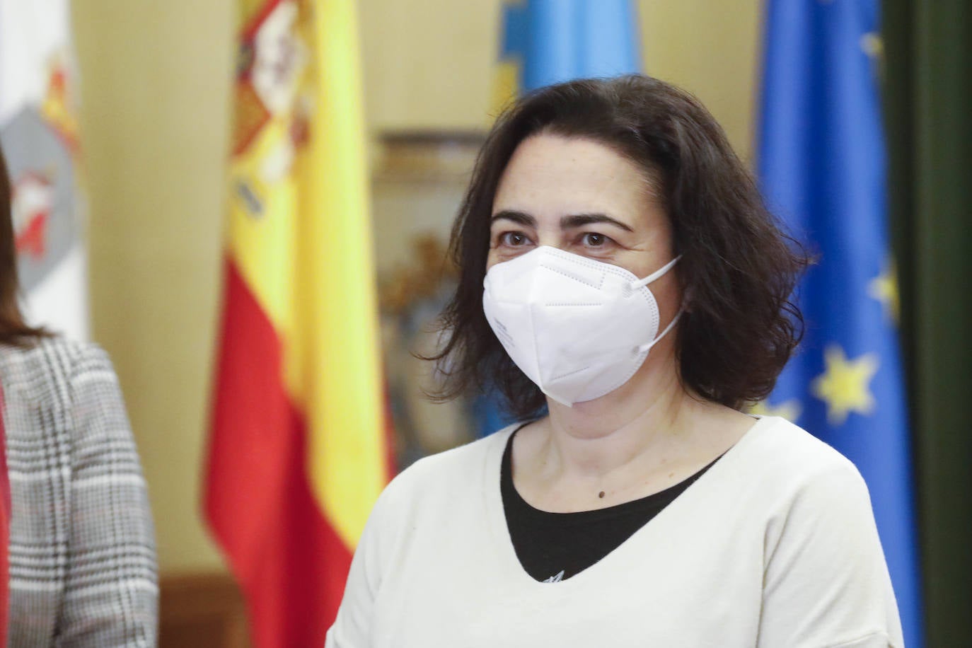 Casi seis meses después de la fecha en la que debería haberse celebrado la gala de entrega en el Teatro Jovellanos, cancelada como todo por la covid, el Pleno aprobó la concesión de los honores y distinciones de la ciudad correspondientes a 2020 en una sesión atípica