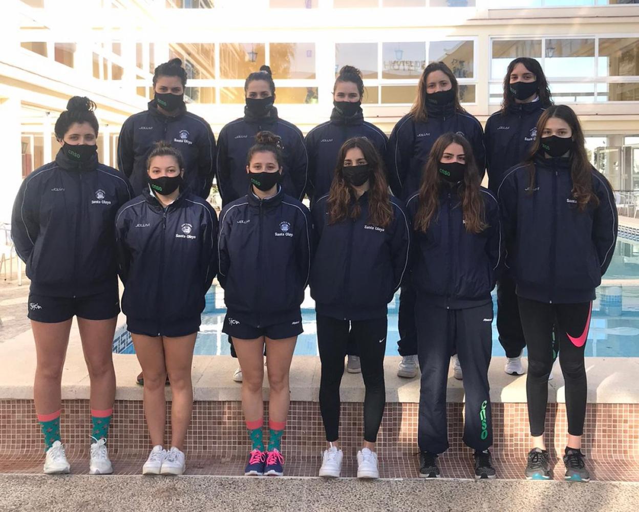 Integrantes del equipo femenino del Santa Olaya. 