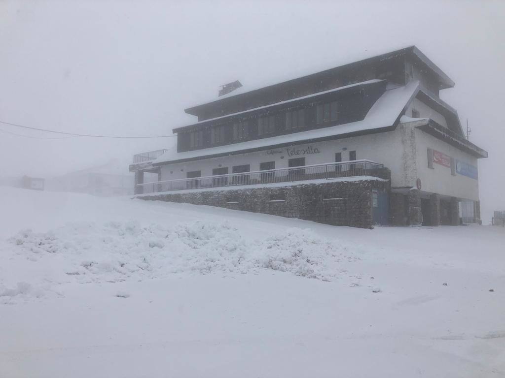 La nieve caída ha dejado varios puertos con cadenas