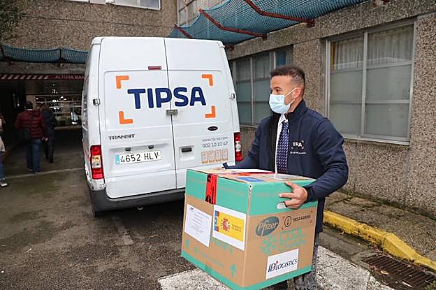 Asturias inicia la vacunación con 320 dosis en una residencia de Gijón