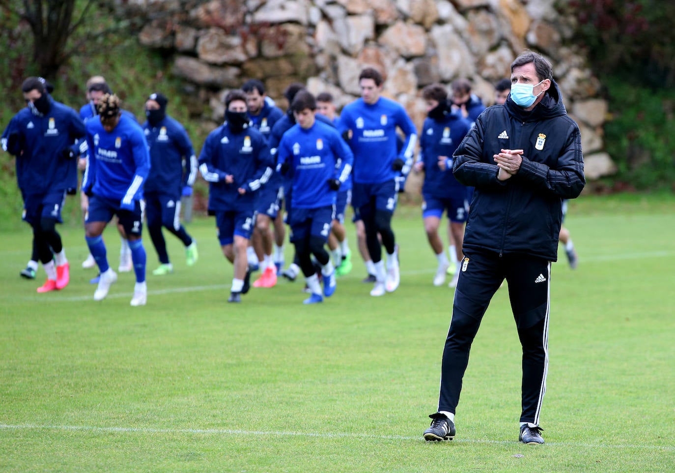 Tras el parón navideño, los azules han vuelto a entrenar este lunes con las ausencias de Édgar y Borja Sánchez (ambos por haber dado positivo por coronavirus) y de Brazao, con el permiso del club para no incorporarse aún. 