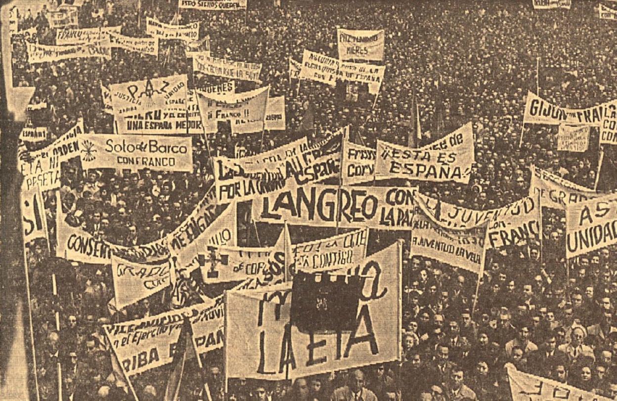 Pancartas de adhesión al régimen en la manifestación de Oviedo.