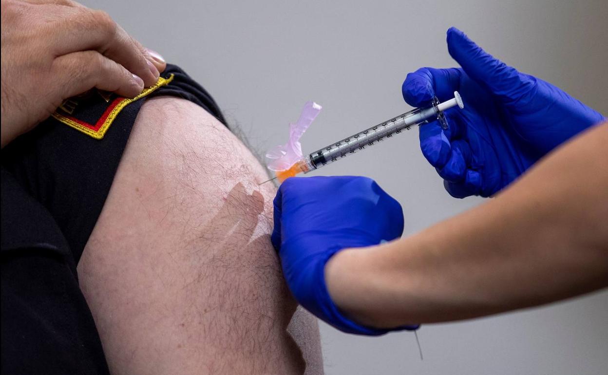 Los médicos alertan de «sobrecarga» por el aluvión de consultas sobre la vacuna