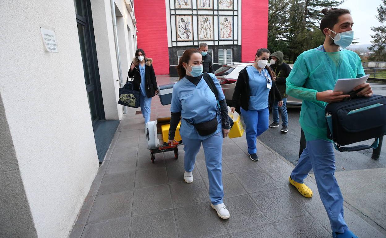Vacunas llegando a la residencia Naranco de Oviedo.