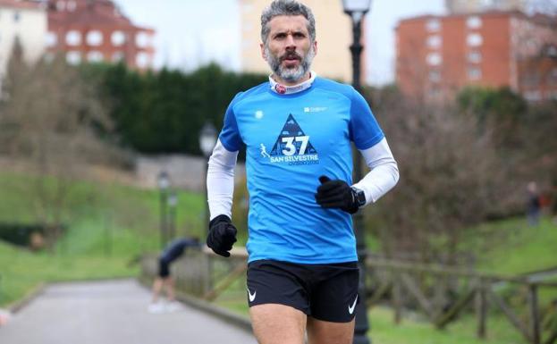 Alberto Suárez, durante la San Silvestre de Oviedo.