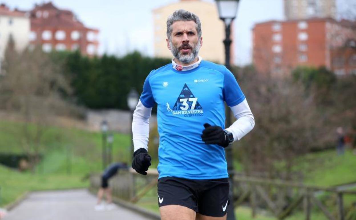 Alberto Suárez durante la San Silvestre de Oviedo.