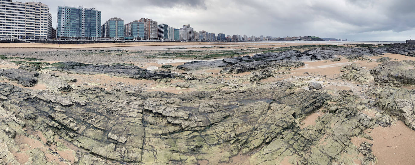 Nieve en las cotas altas, lluvia que no cesa en el litoral. El temporal no da tregua en Asturias y está complicando mucho la circulación en las zonas de montaña y anegando algunos puntos.