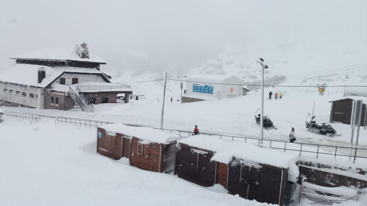 Estado que ayer presentaba la estación de Valgrande-Pajares. 