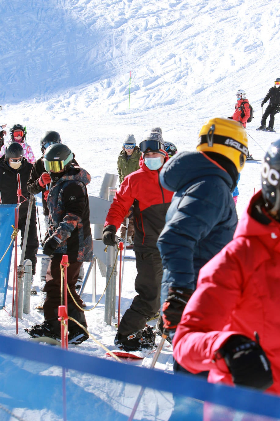 Gran afluencia en la estación de esquí en el Día de Reyes. Completó su aforo diario de 1.200 personas antes del mediodía