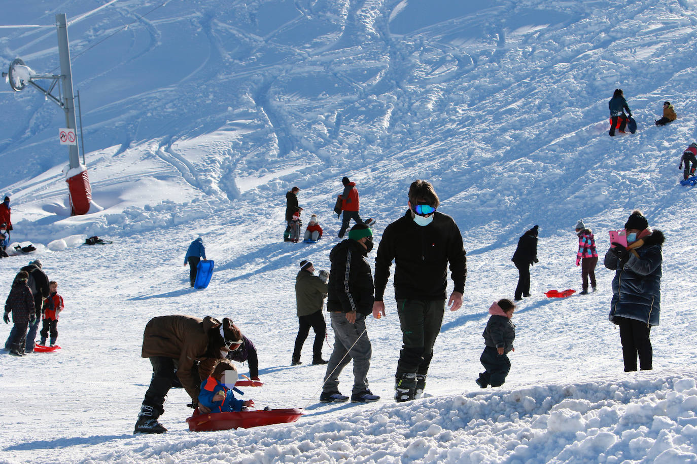 Gran afluencia en la estación de esquí en el Día de Reyes. Completó su aforo diario de 1.200 personas antes del mediodía