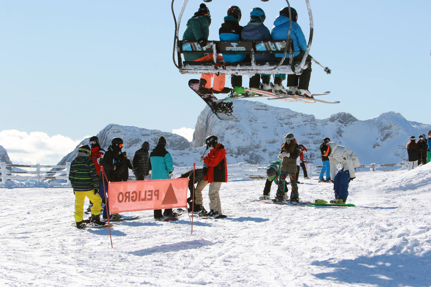 Gran afluencia en la estación de esquí en el Día de Reyes. Completó su aforo diario de 1.200 personas antes del mediodía