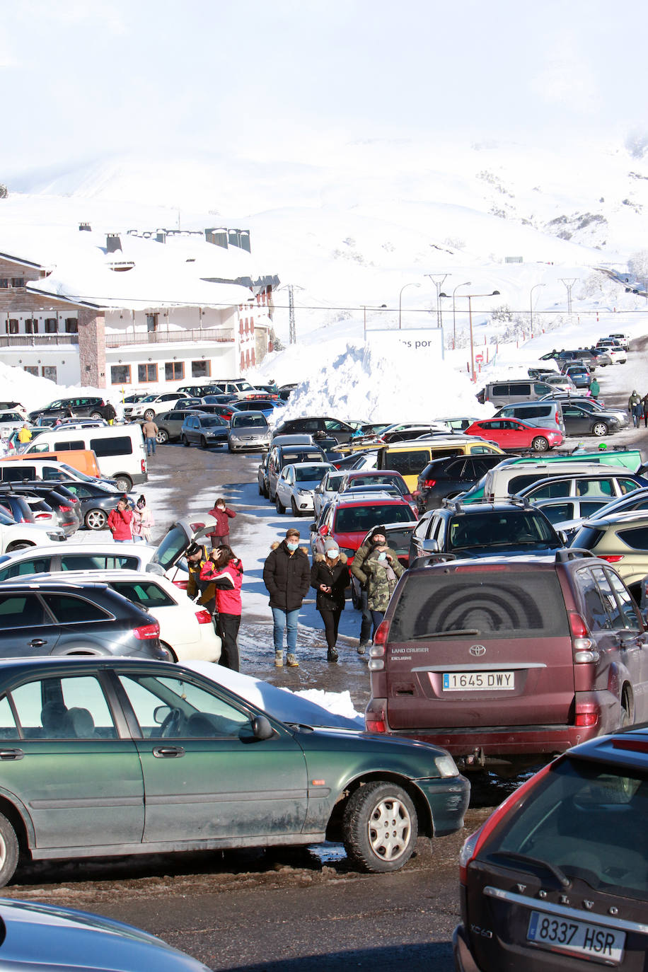 Gran afluencia en la estación de esquí en el Día de Reyes. Completó su aforo diario de 1.200 personas antes del mediodía