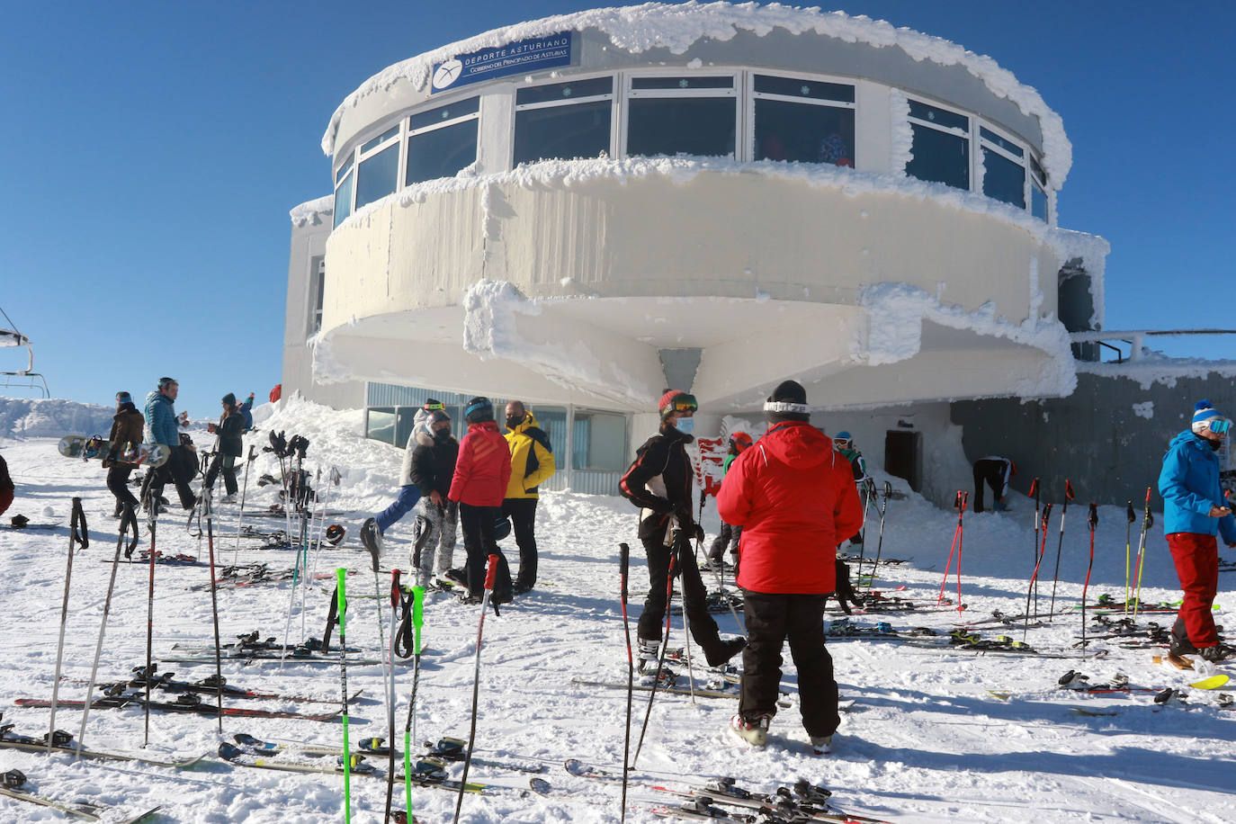 Gran afluencia en la estación de esquí en el Día de Reyes. Completó su aforo diario de 1.200 personas antes del mediodía
