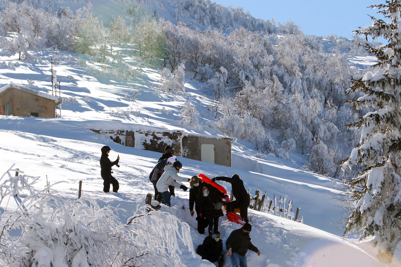 Gran afluencia en la estación de esquí en el Día de Reyes. Completó su aforo diario de 1.200 personas antes del mediodía