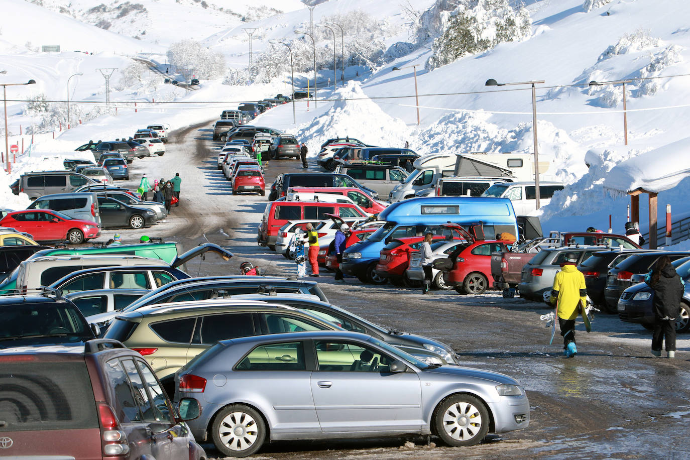 Gran afluencia en la estación de esquí en el Día de Reyes. Completó su aforo diario de 1.200 personas antes del mediodía