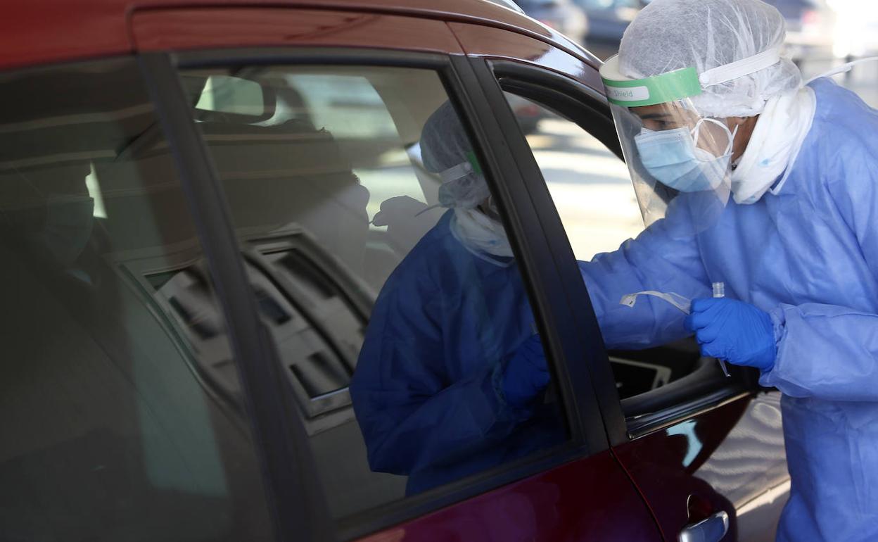 Una fiesta clandestina en Nochevieja provoca un brote de covid en Grado