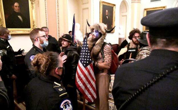 Vídeos de los momentos de tensión en el interior del Capitolio