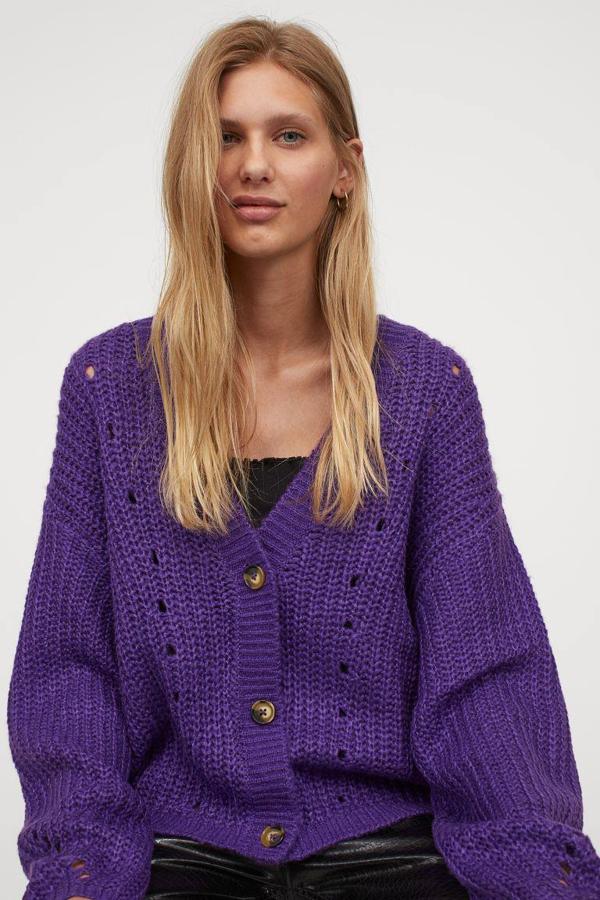 Cardigan de punto en color lila de H&M, 9,99 euros.