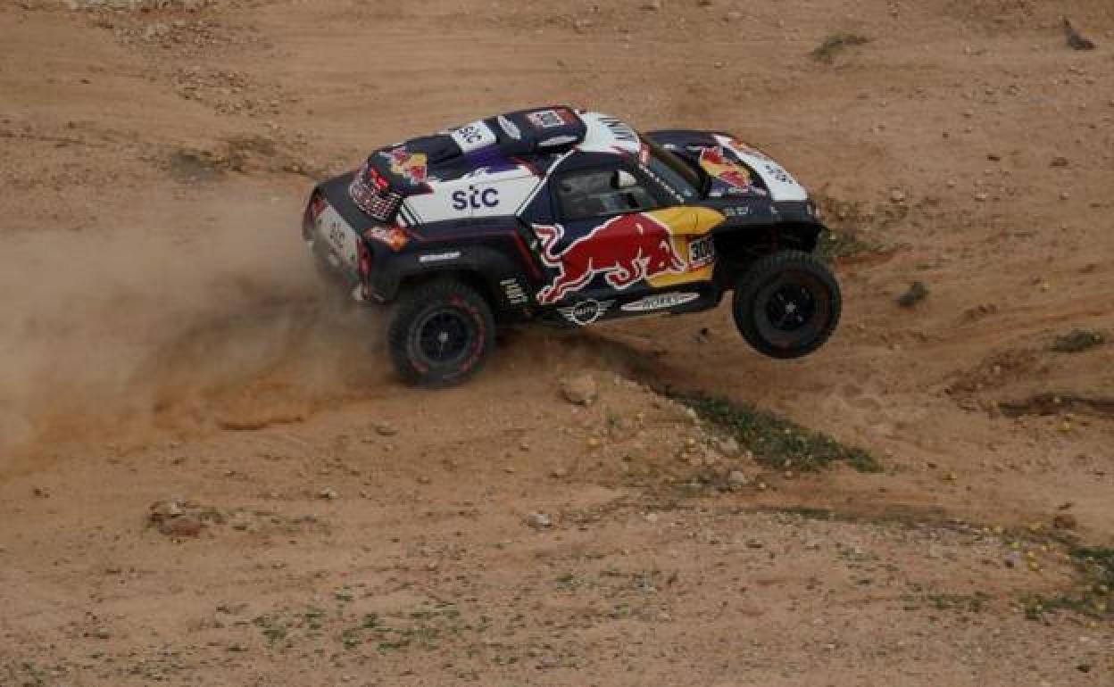 El Mini de Carlos Sainz, durante la disputa de la quinta etapa. 