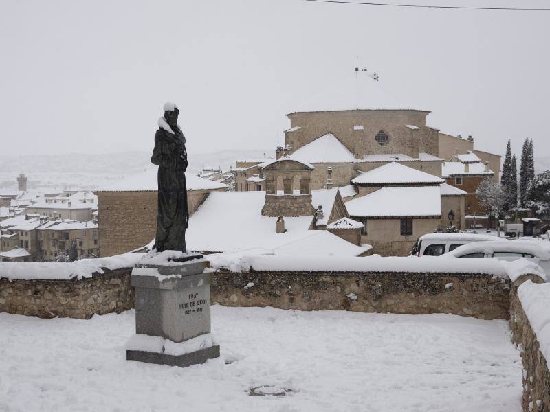 El temporal está dejando impresionantes nevadas en todo el país, desde Asturias a Murcia, pasando por Madrid o Valencia. 
