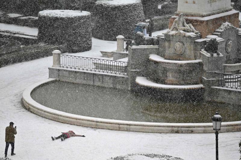El temporal está dejando impresionantes nevadas en todo el país, desde Asturias a Murcia, pasando por Madrid o Valencia. 