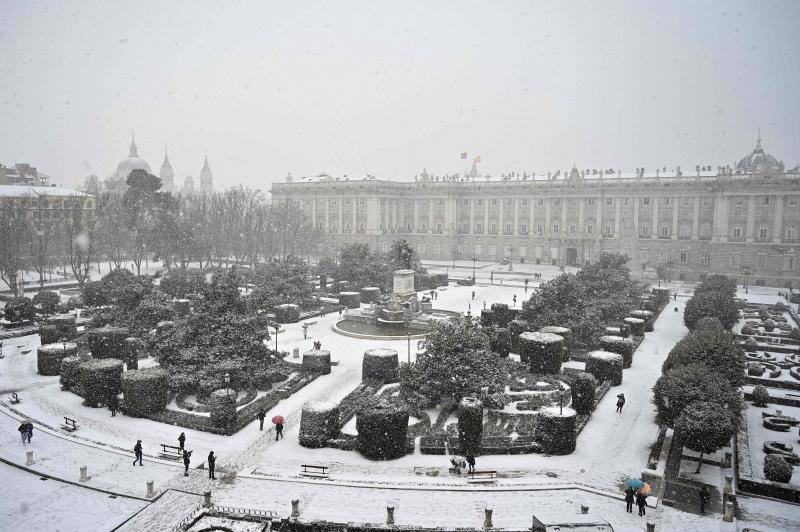El temporal está dejando impresionantes nevadas en todo el país, desde Asturias a Murcia, pasando por Madrid o Valencia. 