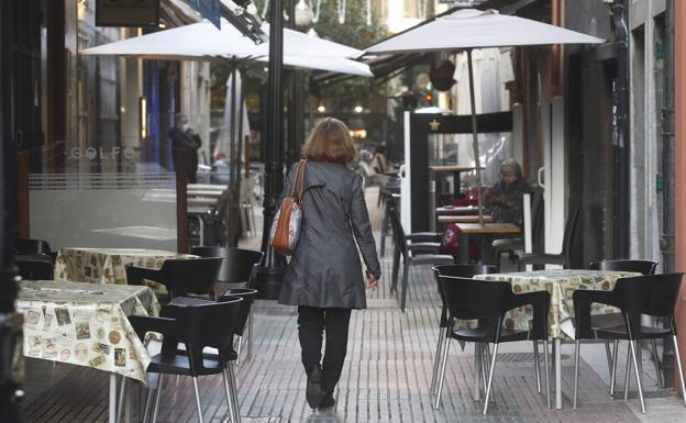 El Principado estudia reducir el aforo de la hostelería y adelantar el toque de queda a partir del lunes