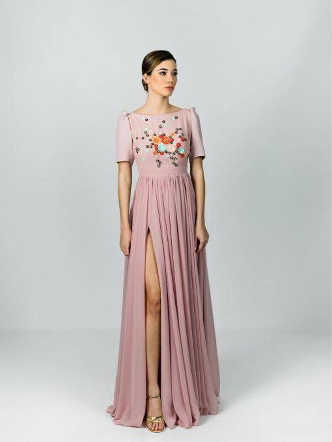 Vestido 'Noelia' de tul con bordados y mangas cortas fruncidas de Rocío Osorno, antes 400 euros y ahora 320 euros.