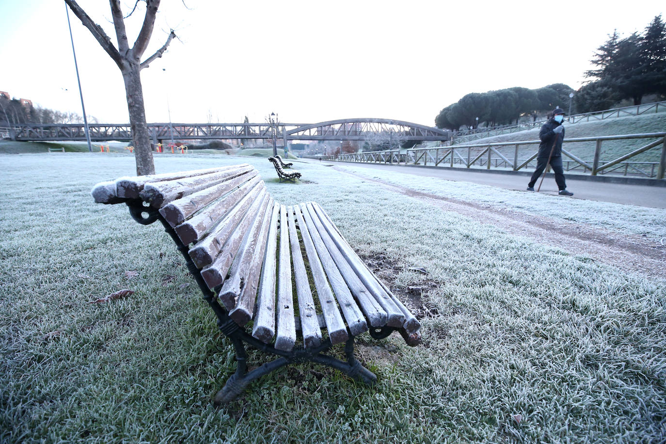 El Principado continúa registrando temperaturas bajo cero y buena parte de la región se encuentra en alerta amarilla por el frío. Además, la Agencia Estatal de Meteorología (Aemet) prevé importantes nevadas y fenómenos costeros adversos de cara al fin de semana 